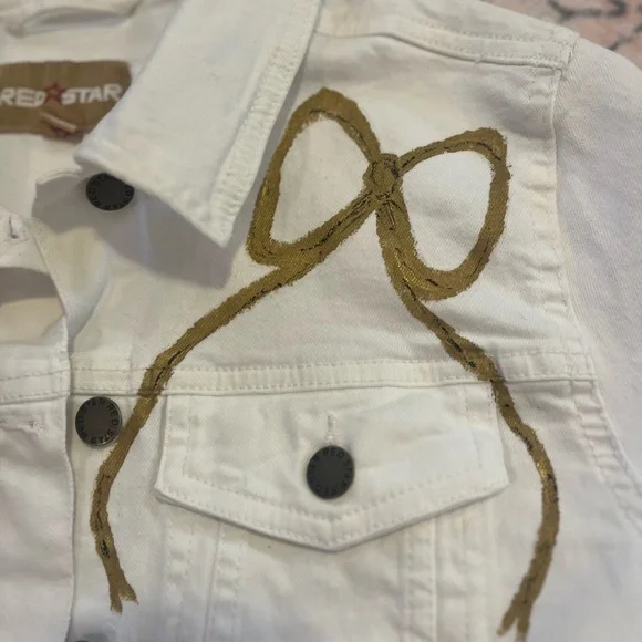 🎀Hand Painted White Denim Jacket with Floral Boot Design - Picture 10 of 13